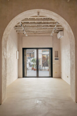 banchi vecchi interno del locale